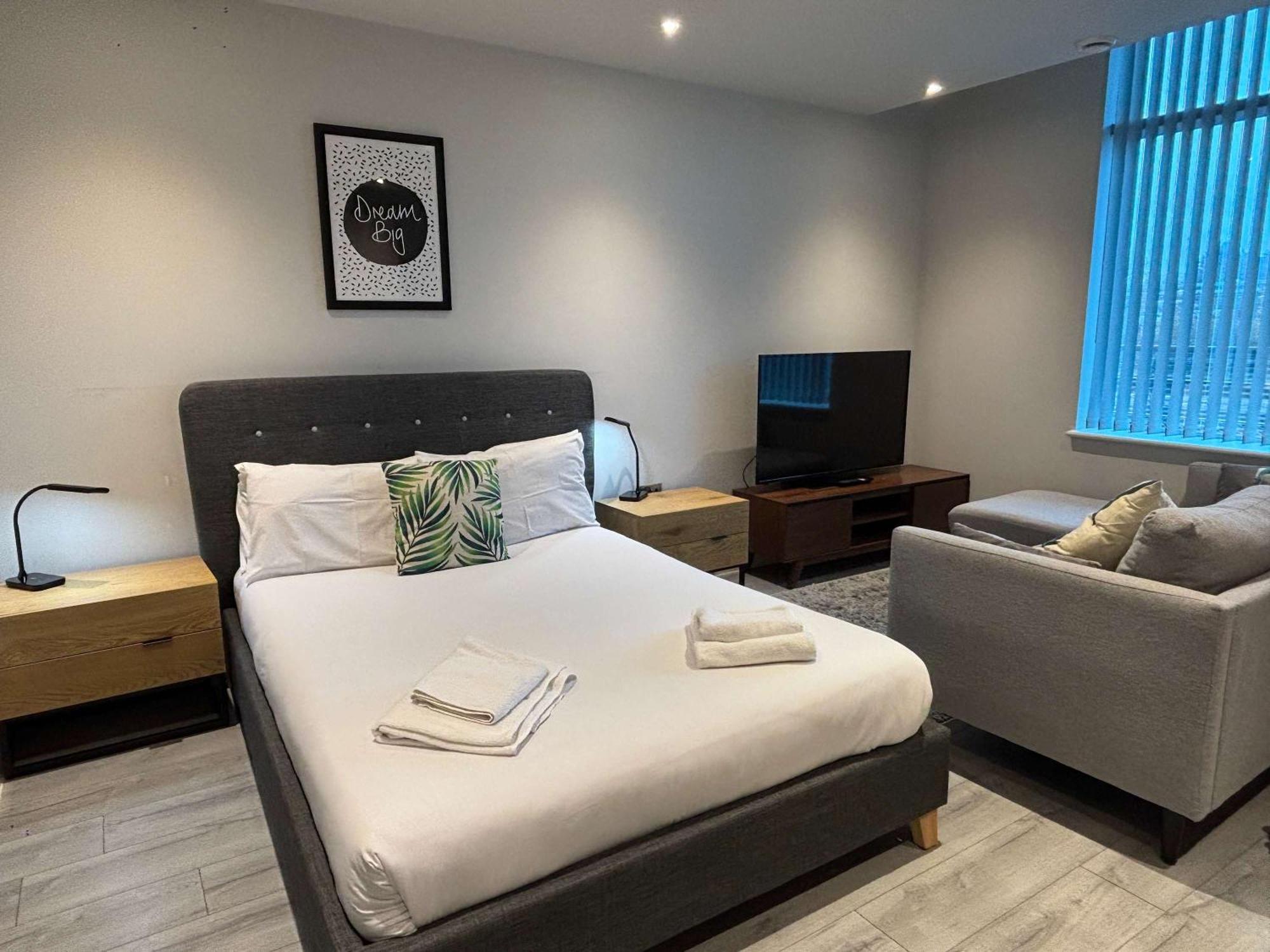 Modern Studio In Bracknell With Free Parking מראה חיצוני תמונה