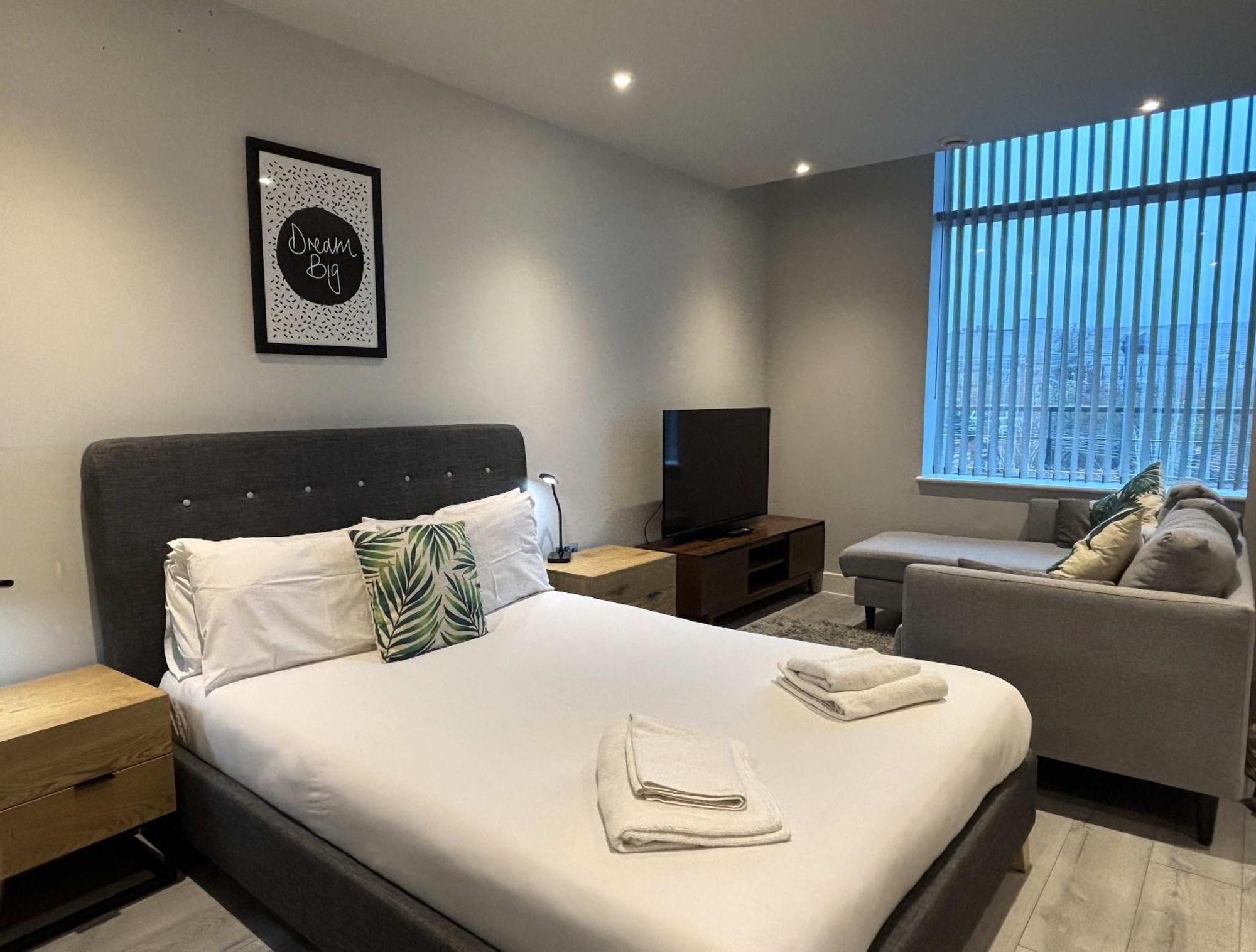 Modern Studio In Bracknell With Free Parking מראה חיצוני תמונה