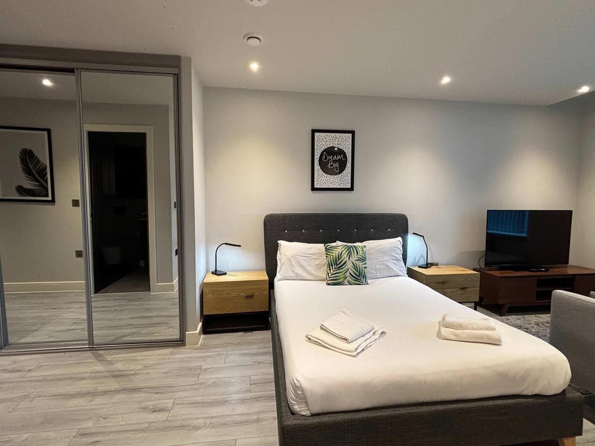 Modern Studio In Bracknell With Free Parking מראה חיצוני תמונה